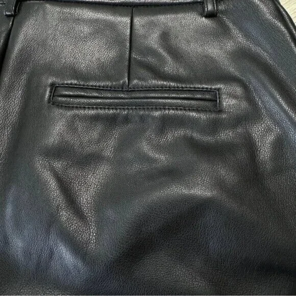 7 For all Mankind M Black Coated Faux Leather Wide Cropped Front Seam Pants Leg - Picture 3 of 7